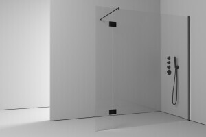 Glaswand f&uuml;r eine Dusche mit schwarzen Beschl&auml;gen und ESG Glas vom Typ 6