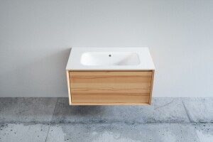 Badzimmer aus Holz in Kernbuche inkl. Waschbecken