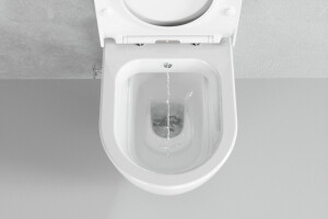 H&auml;nge WC mit Bidet - Wasserhahn seitlich montiert